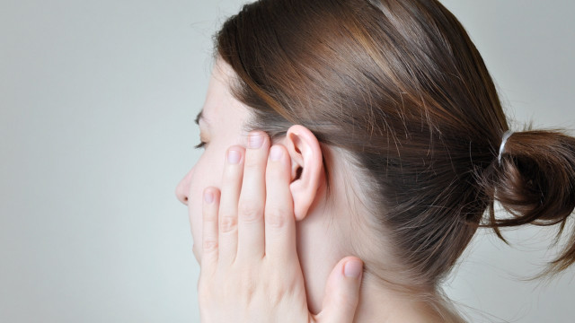 clogged ears remedy woman pain