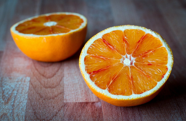 Pairing pea protein with citrus fruits such as oranges can help promote iron absorption.