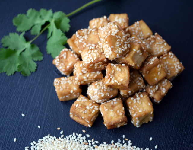 Stir -fried teriyaki tofu is an essential ingredient for a noodle dish 