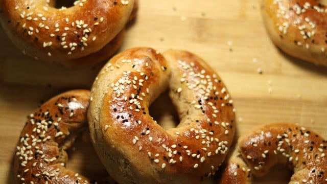 How to freeze bagels without plastic