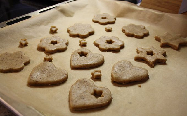 Vegan Christmas Cookies: Linzer Cookies