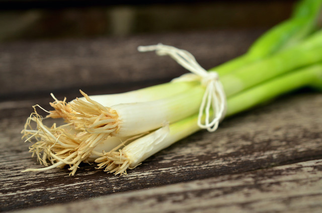 Spring onions are known for having antibacterial and antiviral properties.