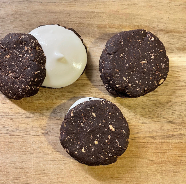 Fill your homemade vegan Oreos with coconut cream filling and sandwich them together. 