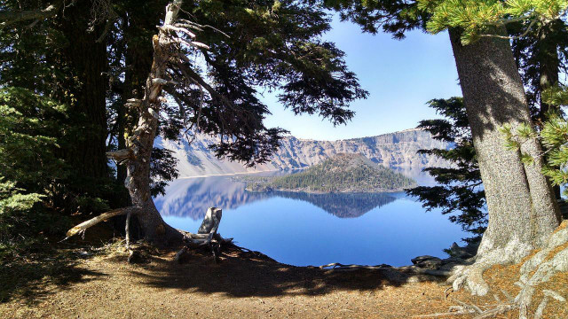There are many camping options close to Crater Lake. 
