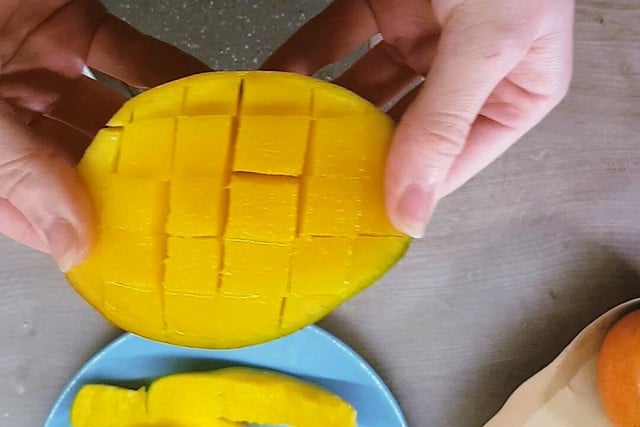 Slice the mango into 1 cm squares.