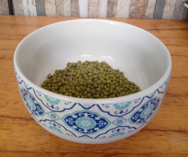 The dried mung beans should be soaked overnight.