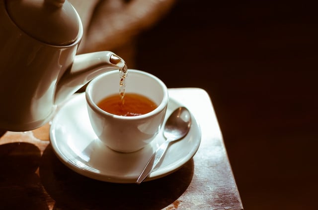 It's easy to make mugwort tea at home!