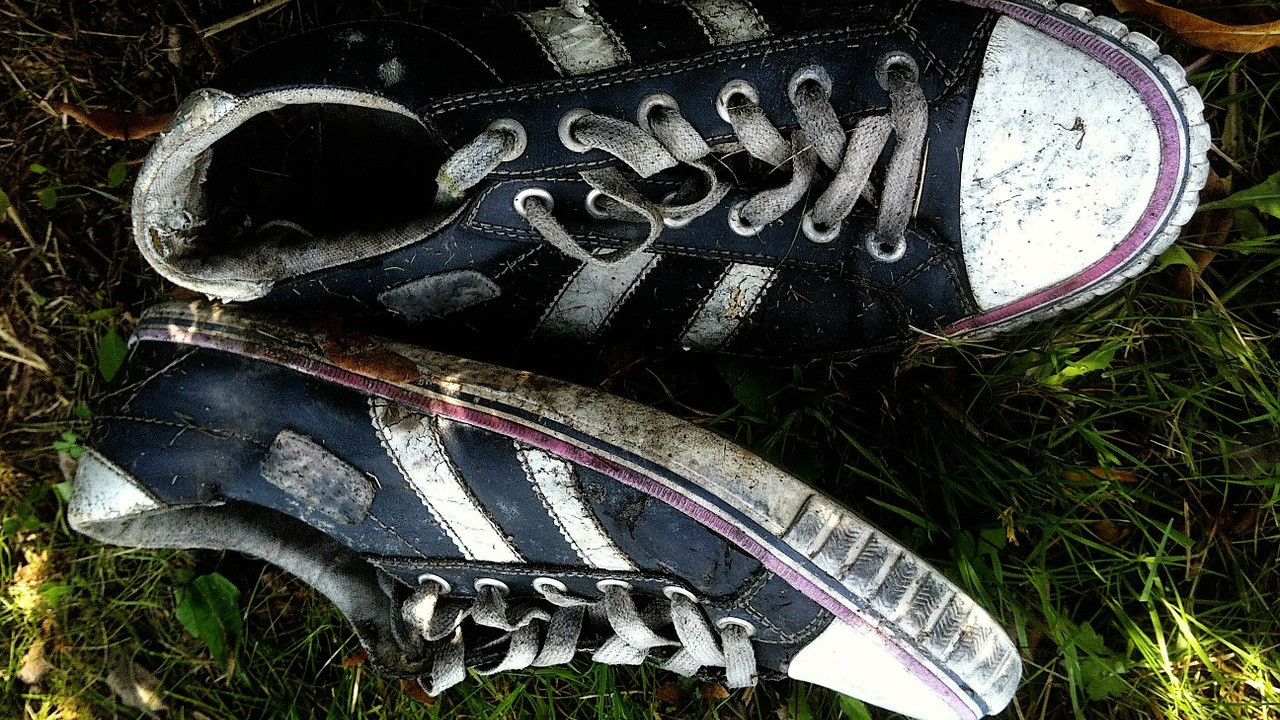 How to get hot sale stains out of shoelaces