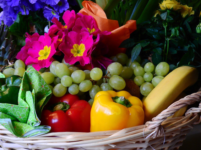 Make sure to choose seasonal and organic produce when putting together a basket for vegan fruit lovers.