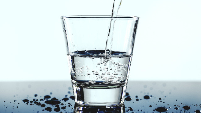 Gargling salt water does help a sore throat benefits of salt water gargle
