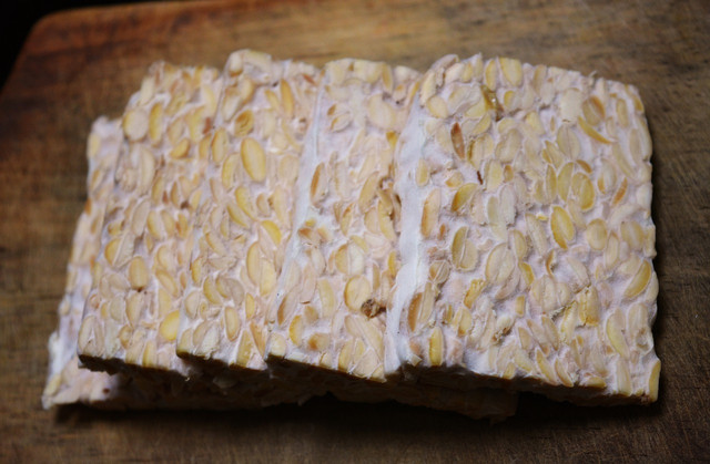 tempeh-is-a-natural-dairy-alternative-probiotic-cc0-pixabay-mochawalk-220610_download Tempeh is a natural dairy-alternative probiotic.