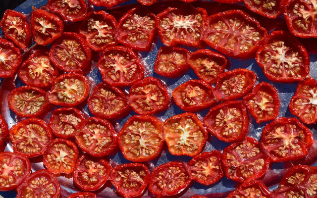 Learn how to preserve tomatoes by drying them in the oven. 