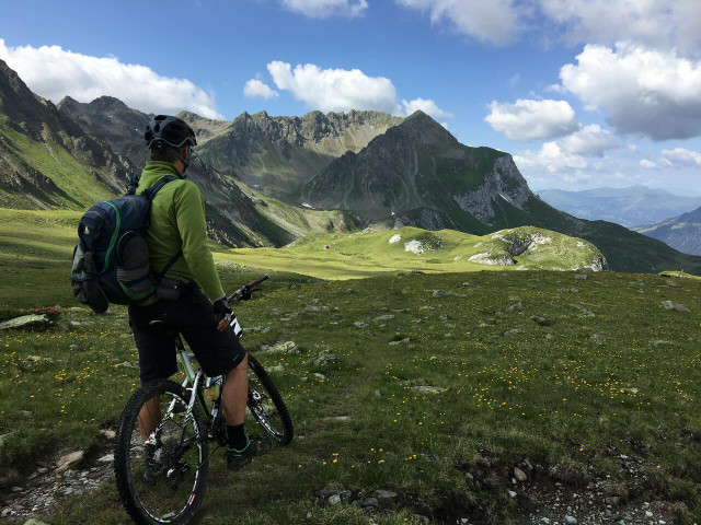 like-backpacking-bikepacking-is-a-nomadic-type-of-cc0-public-domain-unsplash-kay-liedl-230313_download Like backpacking, bikepacking is a nomadic type of camping.