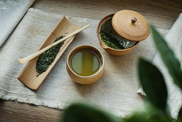 Green tea offers another home remedy for acne scars overnight that you might already have in your kitchen.