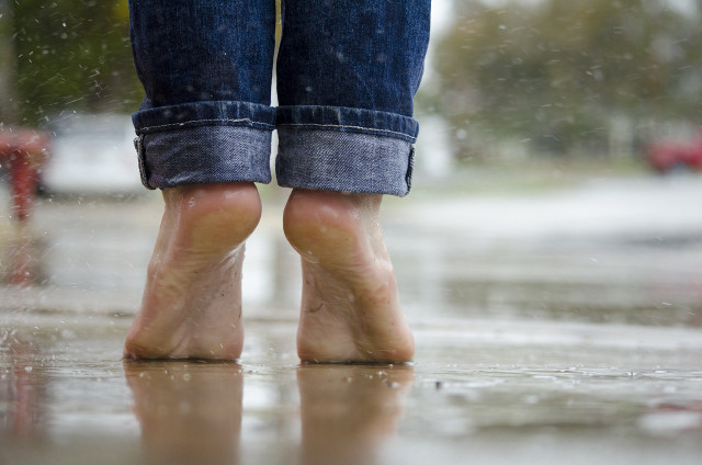 Keeping feet dry can prevent athlete's foot.