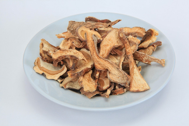 Shiitake mushrooms are commonly used  to make jerky, but you can see what type of mushroom is locally available for you and go for that option!