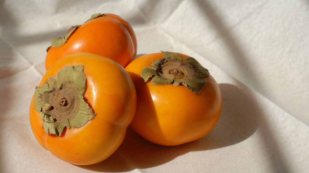 Here's How to Prep and Cook Fresh Persimmon Fruit