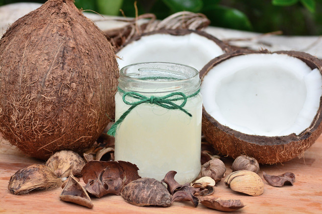 Coconut oil contains lauric acid which makes it suitable to use as a home remedy for dry lips.