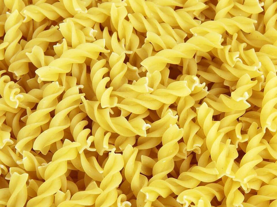 https://images.utopia.org/EMg5eKdLreZ0Ocb7v6rZyrHm2vBqJk1LmtrrARf76A4/rt:fill/w:960/h:960/g:ce/plain/2022/04/how-to-keep-pasta-from-sticking-cc0-pixabay-publicdomainpictures-220420.jpg