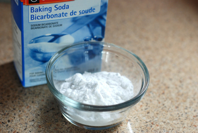 Wondering how to fix a clogged toilet? Mix together baking soda and vinegar. 