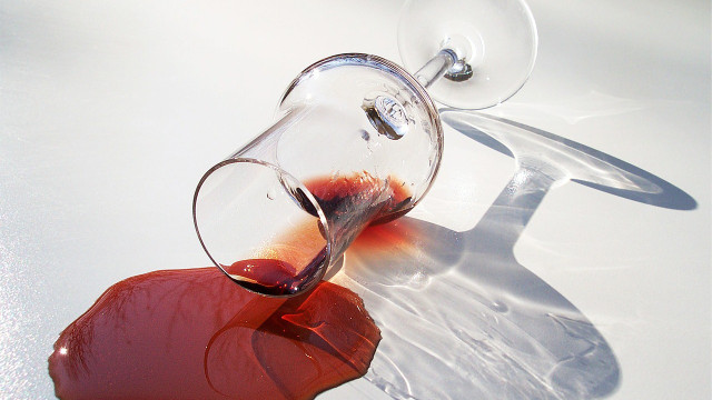 how to get out red wine from clothes