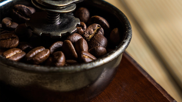 how to clean coffee grinder