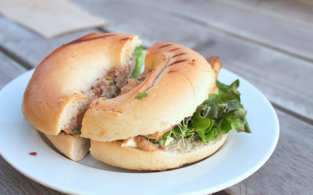 A bagel sandwich is an easy hiking lunch idea. 