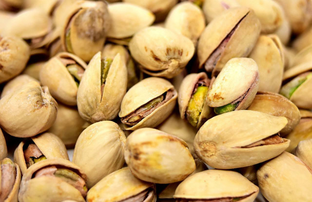 Many nuts are low histamine foods. 