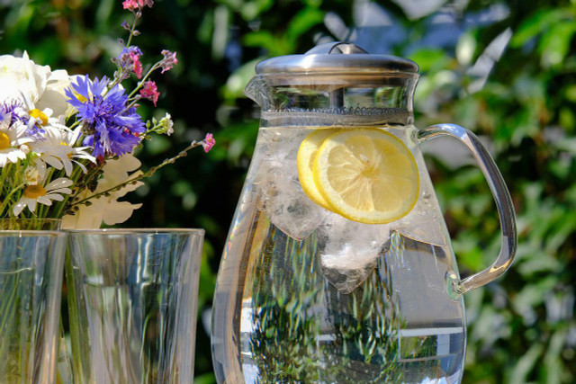 Drinking more water is a simple home remedy for bad breath.
