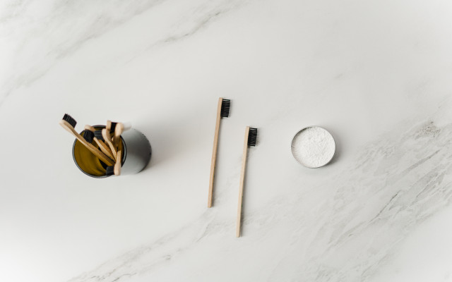 natural-toothbrush-e-cottonbro-021020-1280x800 zero waste bathroom - dental hygiene