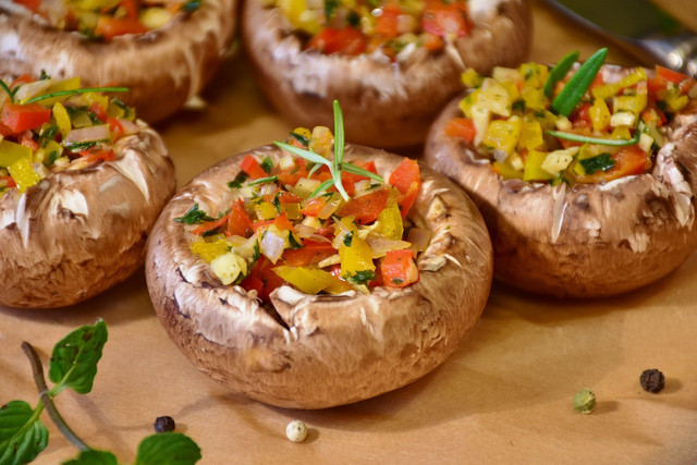 Stuffed mushrooms are not only a great vegan party food, they also make a nice and easy weeknight dinner for autumn or winter.