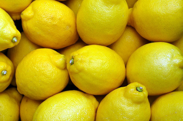 We recommend using organic lemons for this recipe for lemonade with lemon juice. 