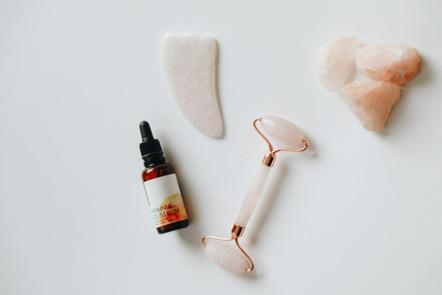 Gua sha massaging as a form of skincare has gained recently popularity in the US.