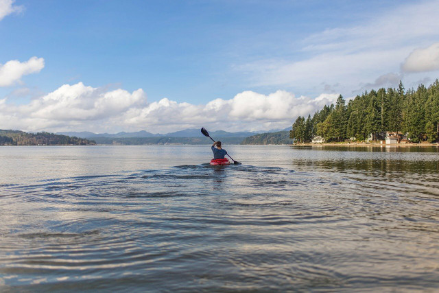 Go canoeing on Lake Durant.