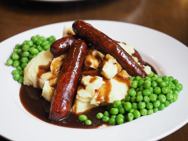 Gravy can be served along with vegan sausages, mashed potatoes and peas or any vegan roast.