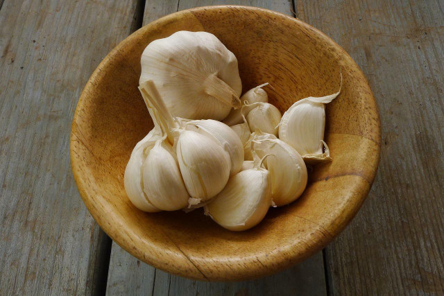 Raw garlic health benefits are vast, including potentially reducing your risk of cancer. 