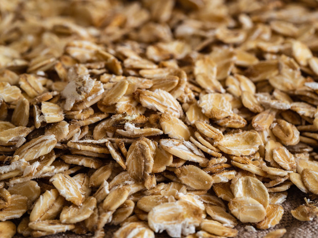 Whether you eat them or put them on your skin, oats have incredible health benefits. 