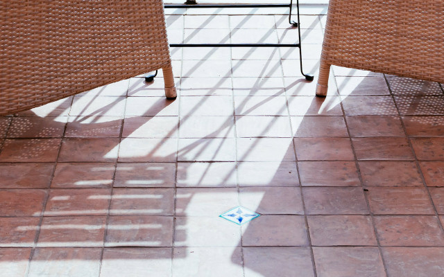 How to clean tiles on your balcony