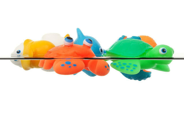 Wondering how to clean bath toys naturally? Hot water does a great job sterilizing them. 