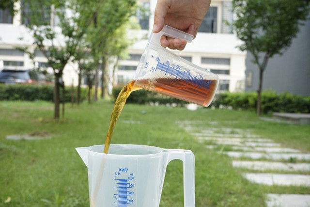 When making laminate floor cleaner, make sure you have a good-sized measuring cup for your ingredients.