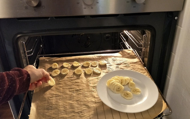 how to make banana chips in oven
