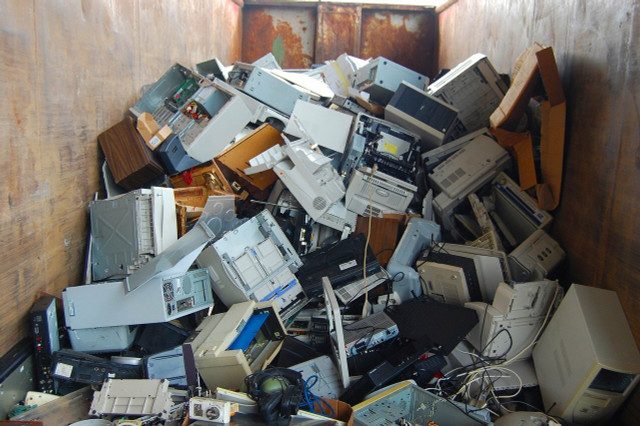The US irresponsibly discarded 63.3 million tons of e-waste in 2021.