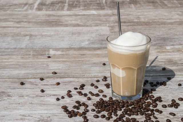 Try these delicious dairy free frappuccinos at home for a great DIY snack.