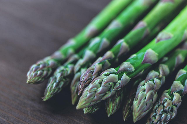 Are there any reasons not to microwave asparagus?