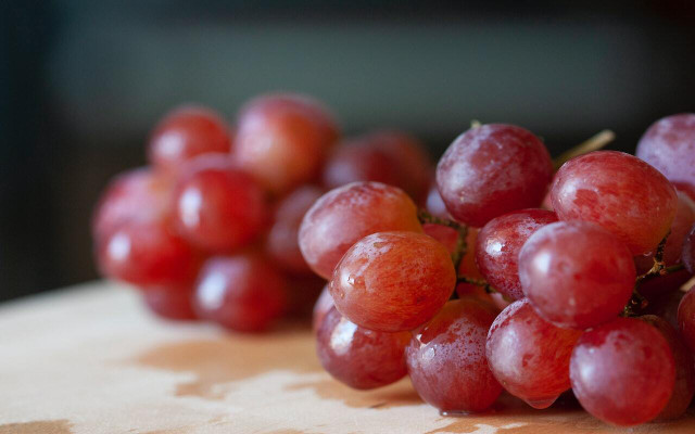 Learn how to wash grapes in small portions so they don't go to waste. 