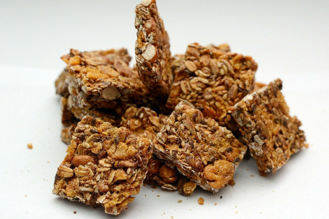 Granola bars frequently contain food dyes to give them an appealing color.