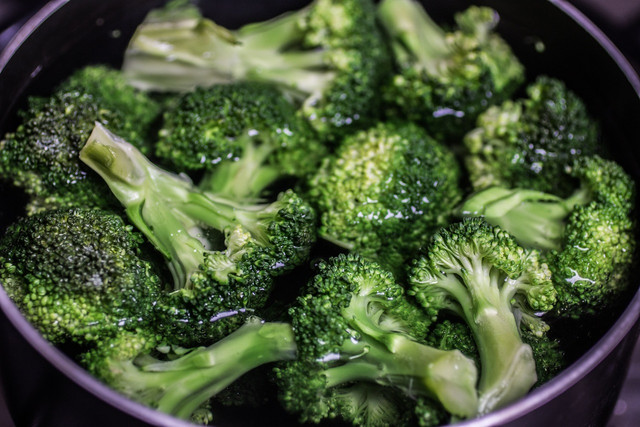 Want to learn how to blanch broccoli in the microwave? Keep reading. 