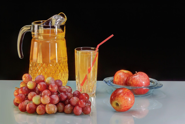 this-two-tone-juice-pop-is-so-easy-to-make-cc0-pixabay-michael-t-220425_download This two-tone juice pop is so easy to make.