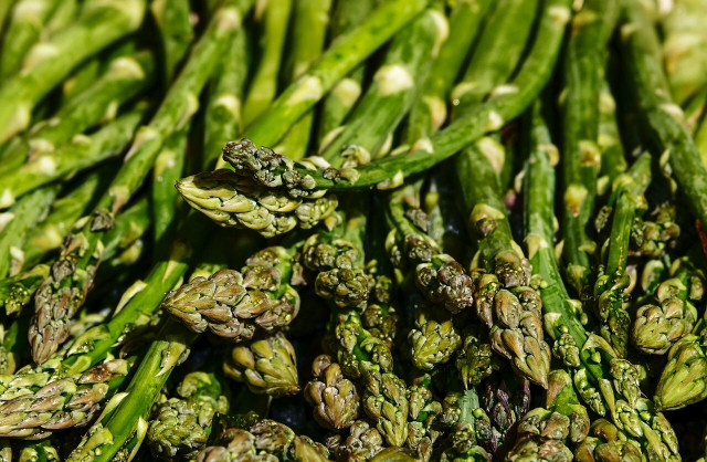 Asparagus is another vegetable that is naturally rich in prebiotics. 
