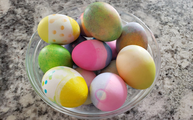 natural egg dye dyeing Easter eggs organic ingredients recipe from scratch